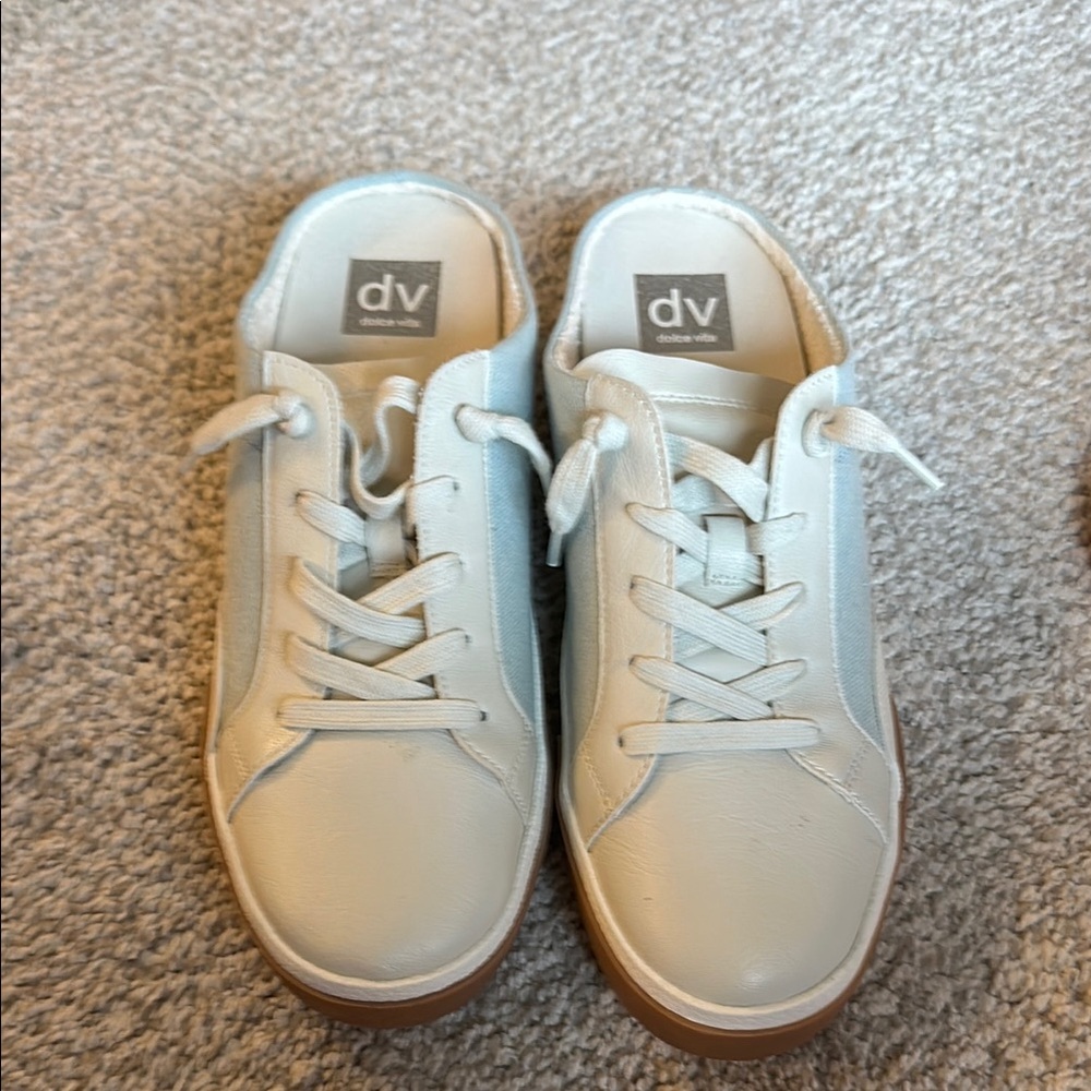 DV by Dolce Vita Cream Lace-Up Sneakers Size 9